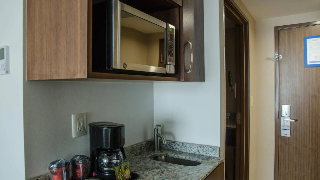 Holiday Inn Express and Suites Celaya by IHG
