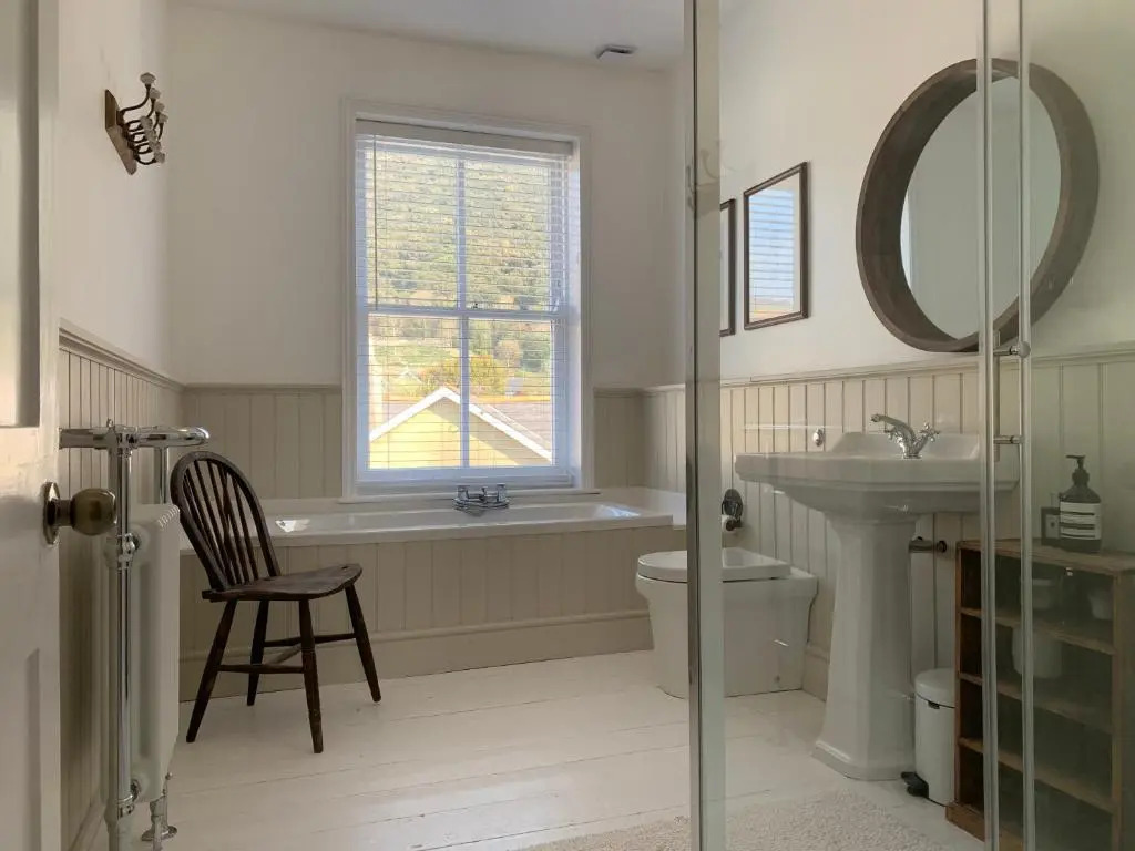 28 North, Stunning Costal home with Generous Ferry Reduction