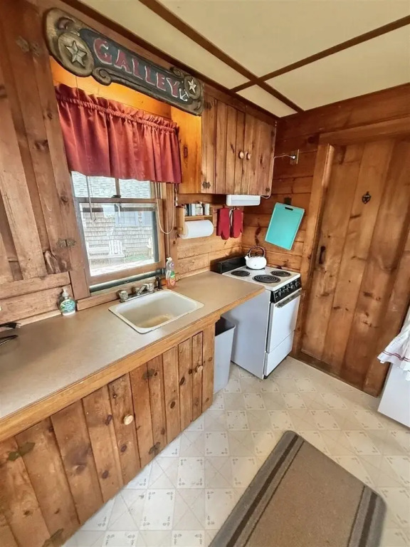 Paradise Point Limit 10 4 Bedroom Cottage by RedAwning