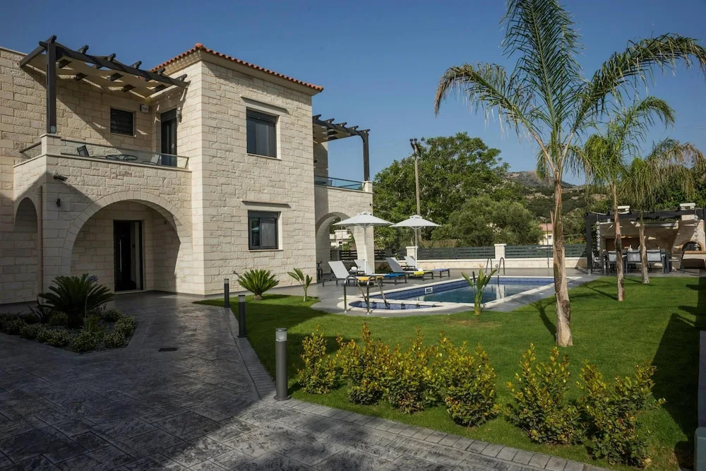 Luxurious Modern Mansion With Private Pool and Sauna 200m From Beach