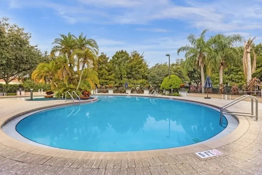 3 Bedrooms S / Lucaya Village Townhouse by RedAwning