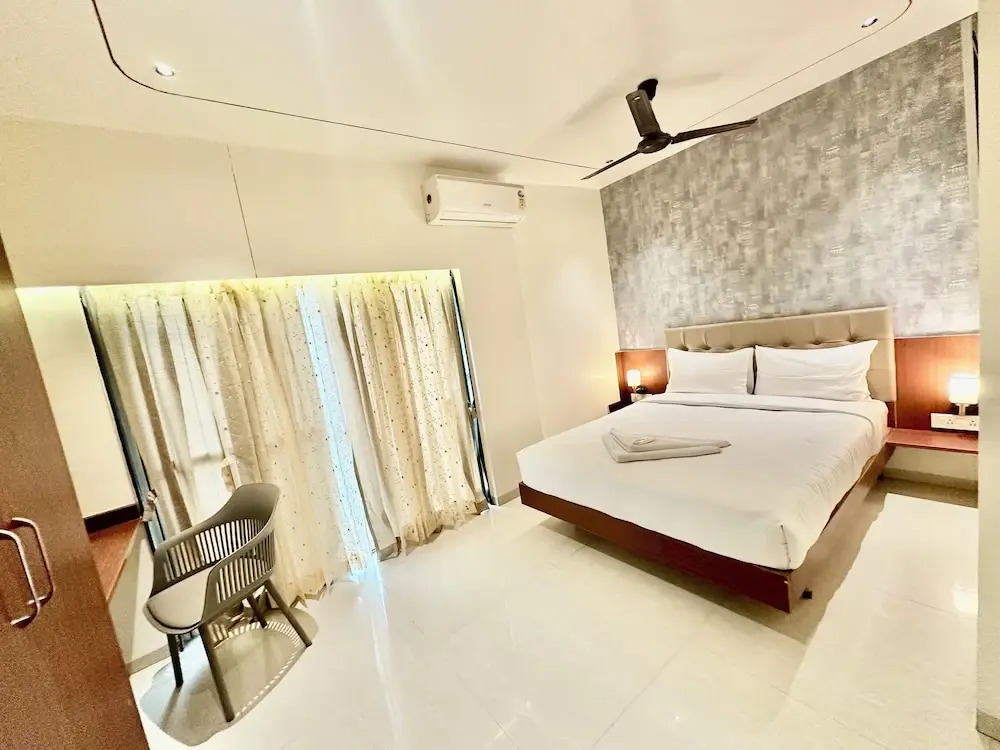 StayBird - Azure Suites, Business Hotel