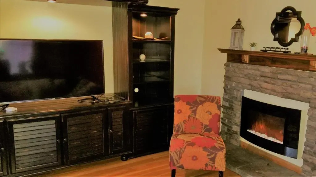 Modern❤️Smart Craftsman HDTV Keurig AC❤of Downtown
