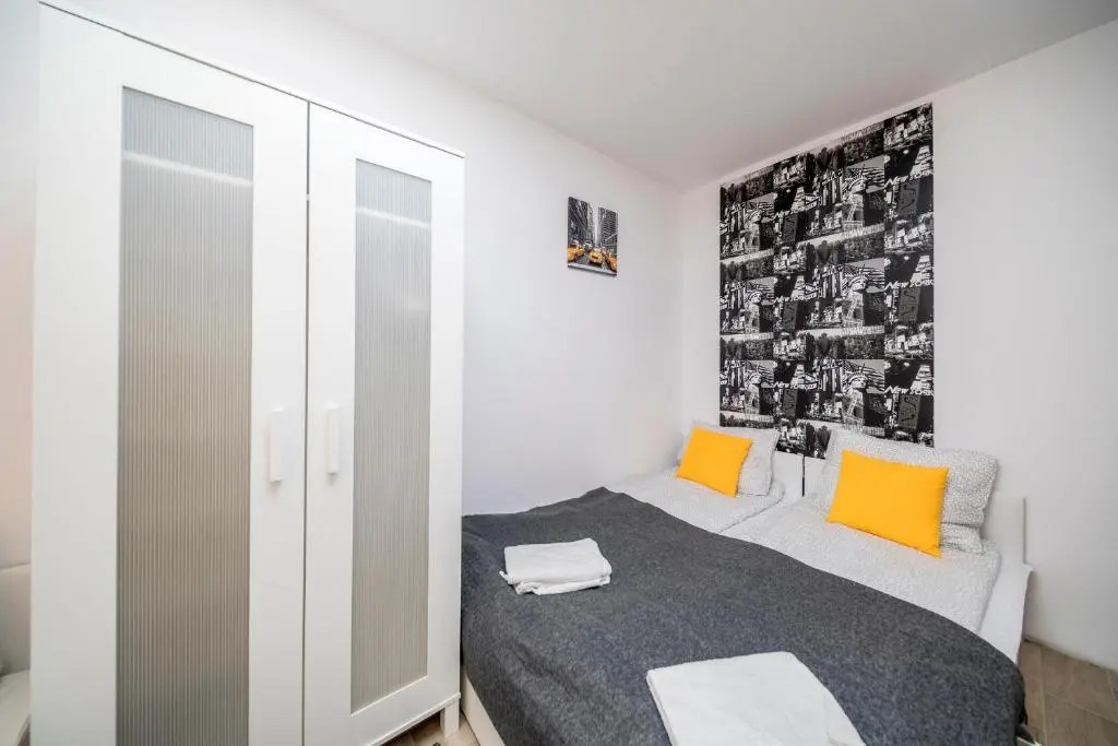 6 Cities Rooms
