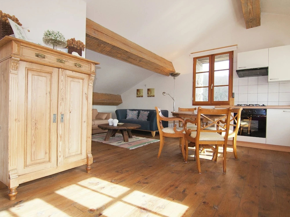 Very nice cottage with studio on a domain with heated pool