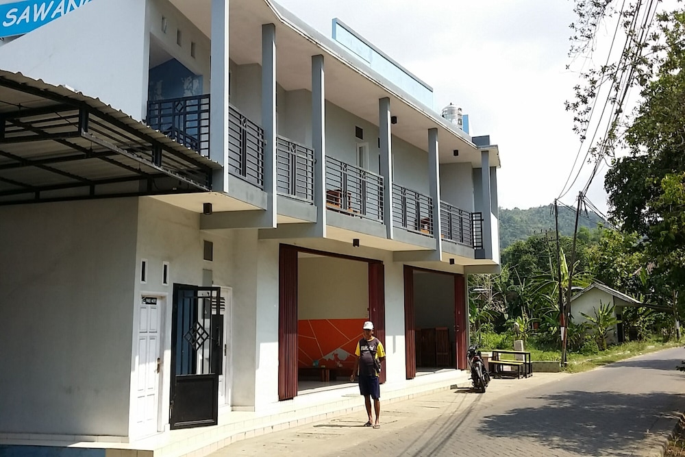 Hotel O Sawang Sana Motel Syariah Near SMAN 1 Sangkapura