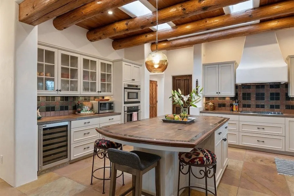 La Joya - Spacious and Historic Downtown Jewel