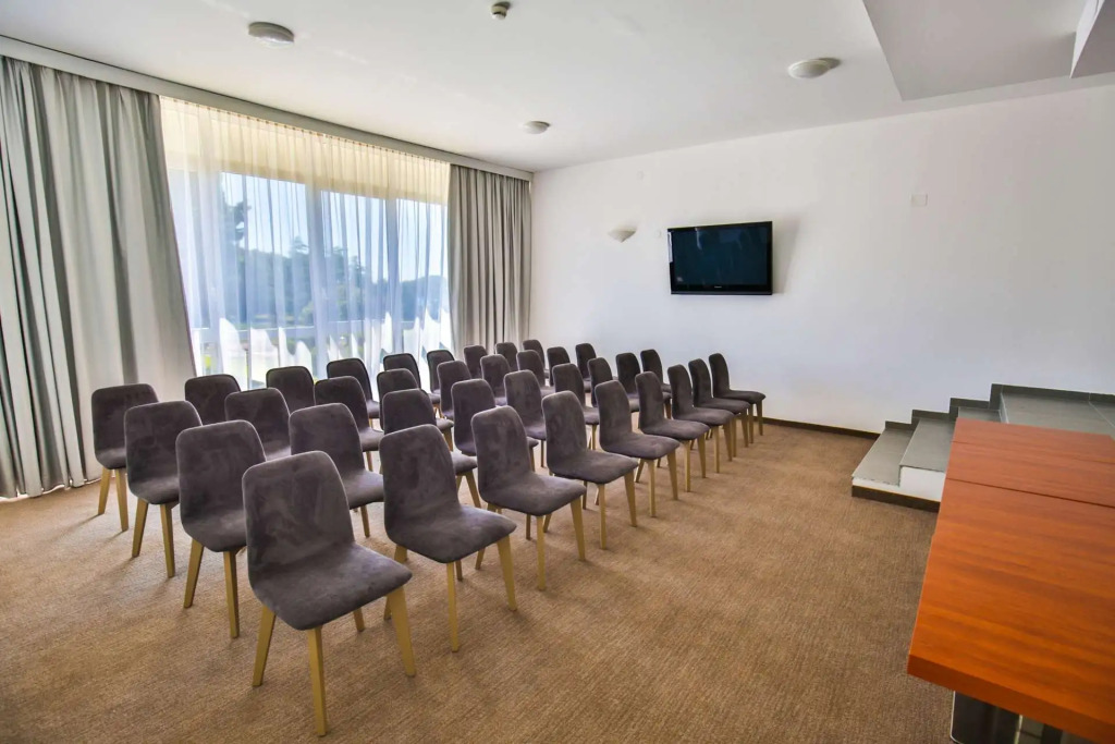 Arena Hotel Holiday