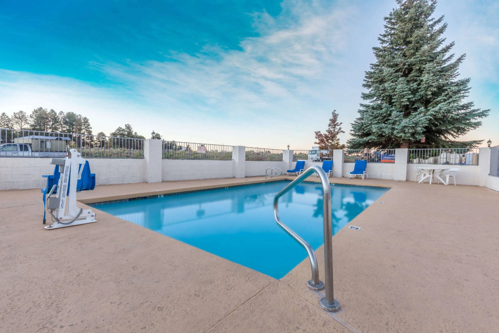 Days Inn & Suites by Wyndham Flagstaff I-40