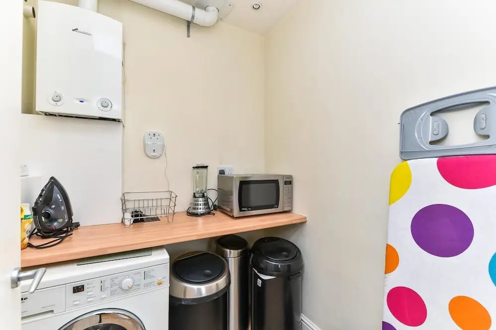 NEW 2 Bedroom Flat In Oval Well Connected to City!