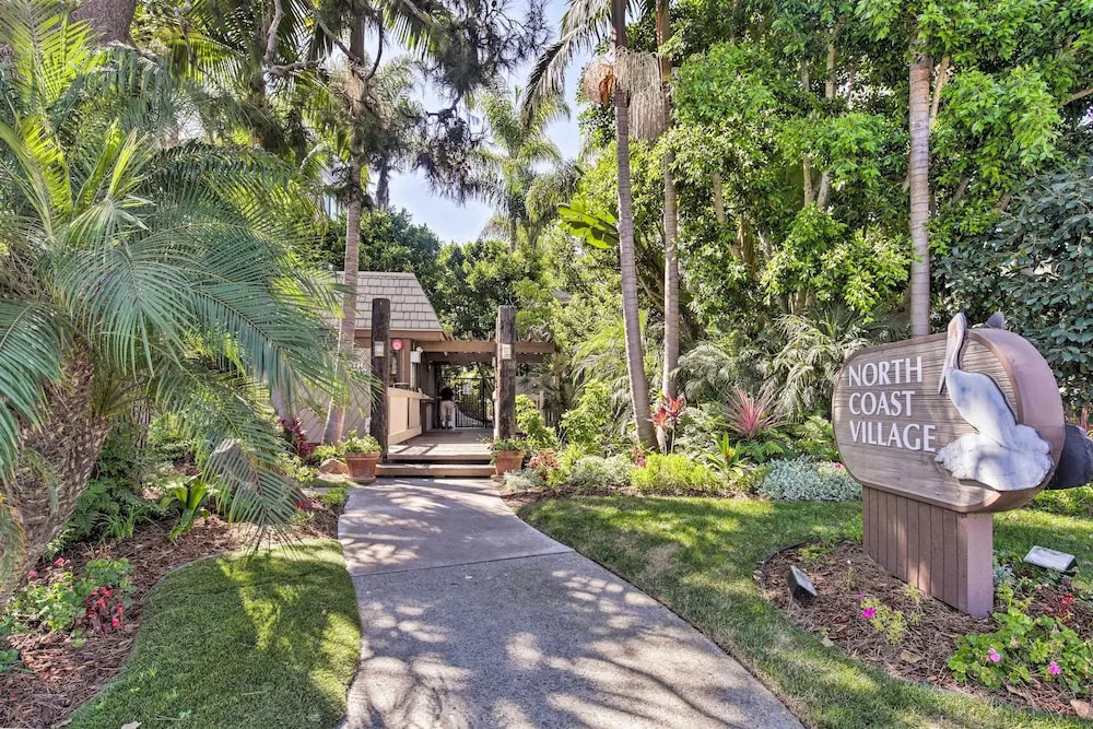 Stunning Oceanside Condo: Walk to the Beach!