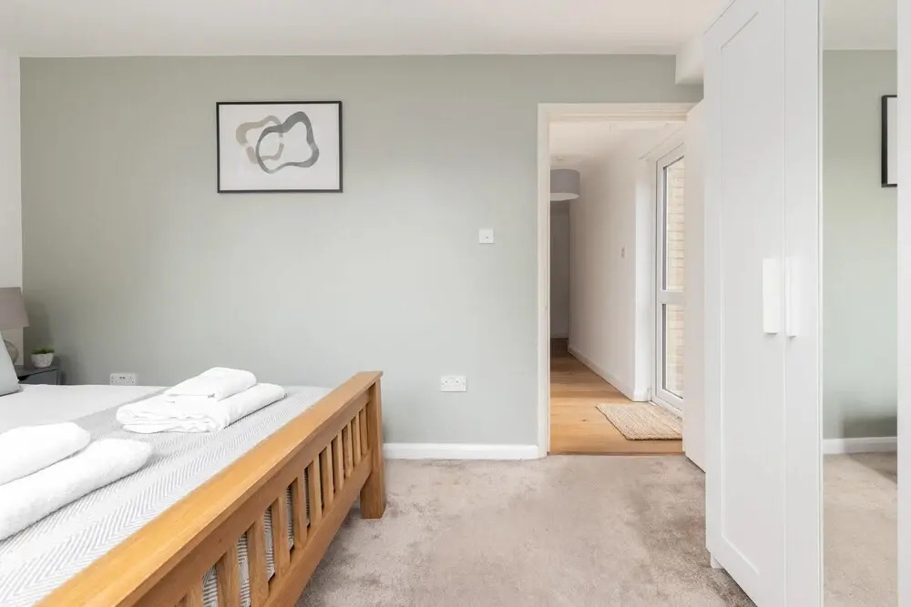 Magnificent 2 Bed Garden Flat in Oval