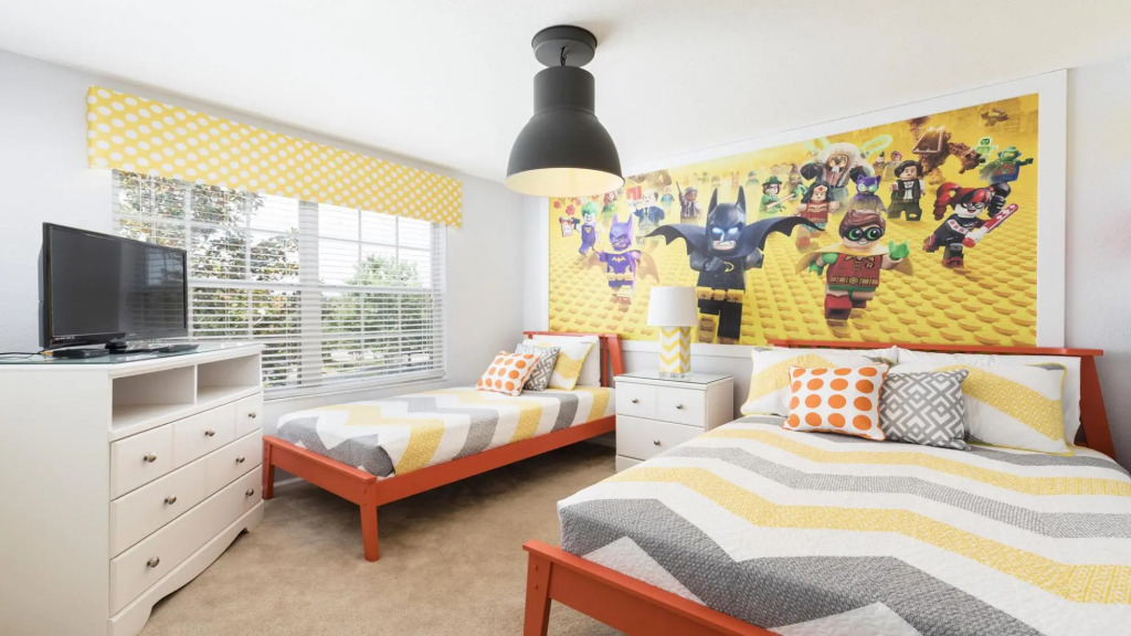 6BR Villa Near Disney w South-facing Pool spa