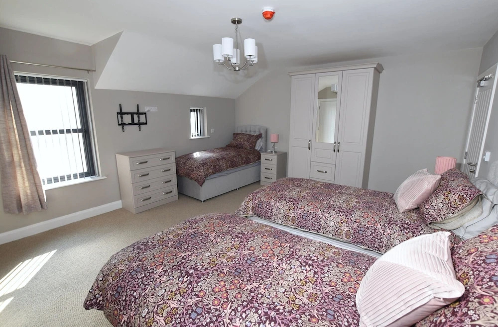 Homestead Hillsborough By Travel Lets Short Term Rental Agency Hillsborough Featuring Apartments, Deluxe Double Suites & Triple Ensuite Rooms