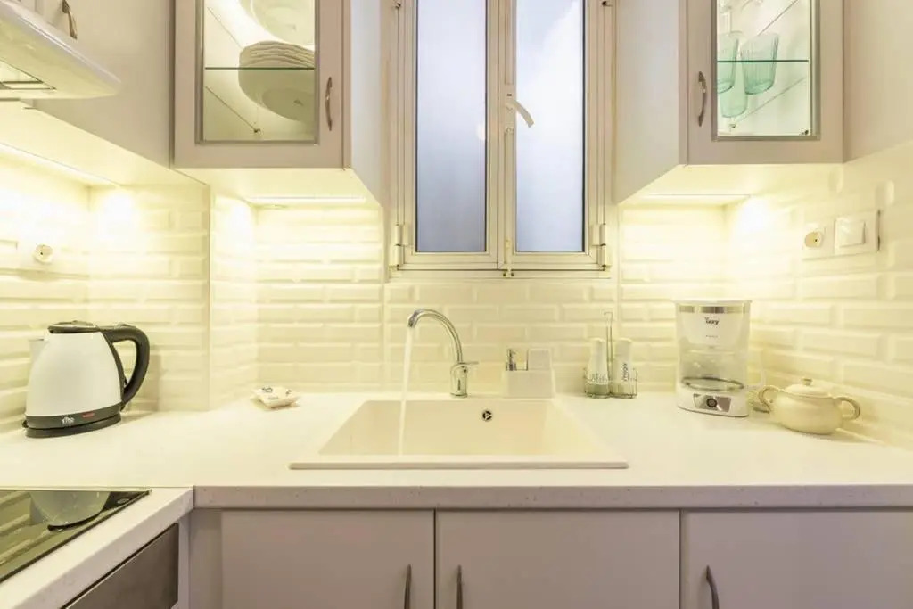 NEW! Bright & Remodeled 1Bed apt 2min Walk to Acropolis