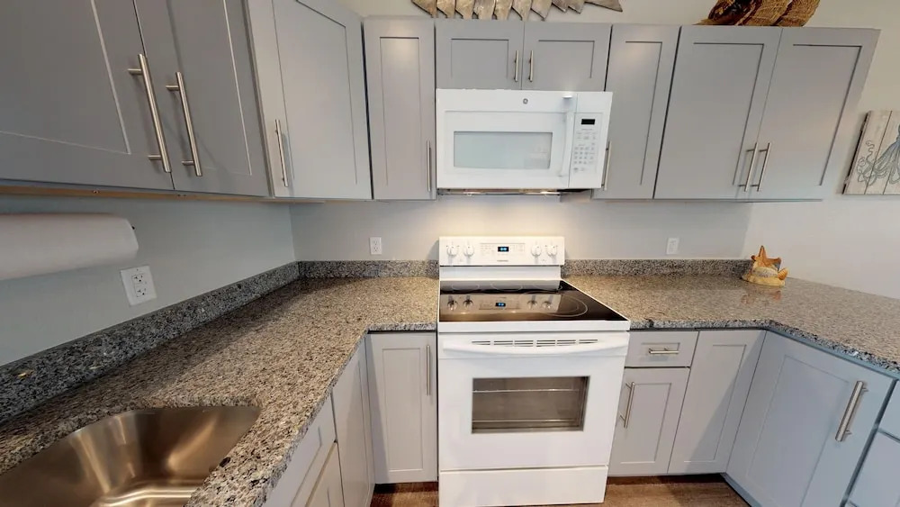 41ir: Beach  3 Bedroom Condo