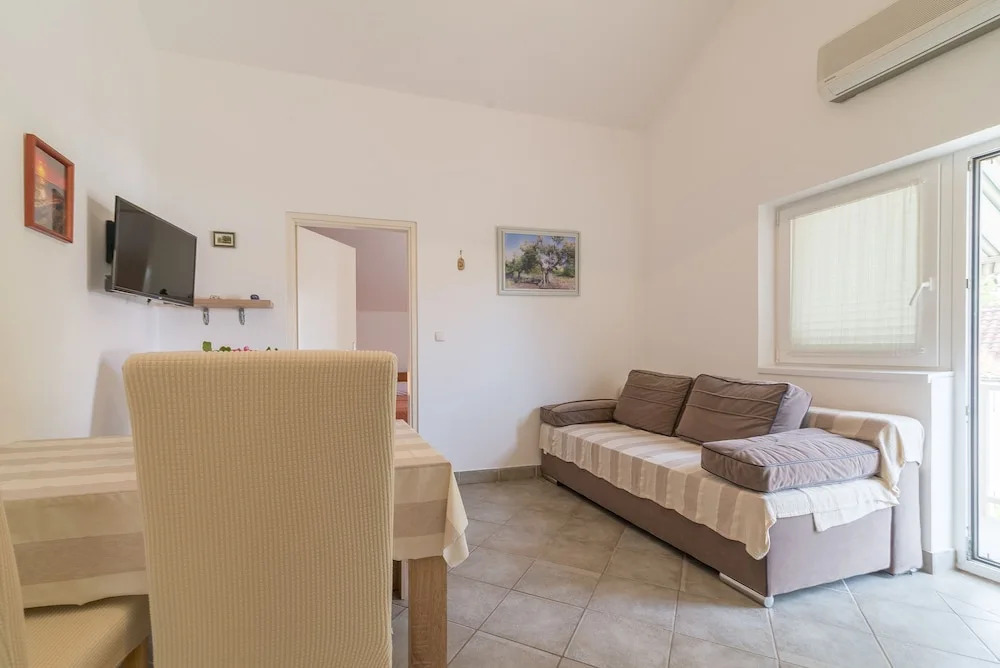 Room in Apartment - Great Location Just a Short Walk From the Beach and Downtown Biograd - 4 Guests!