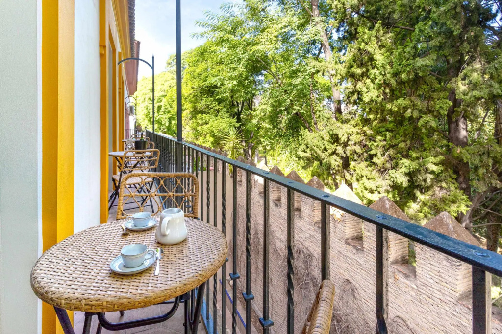 Spectacular 4BD apartment near Alcazar. San Fernando