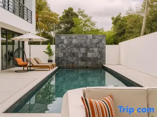 The Lush Apartments & Suites