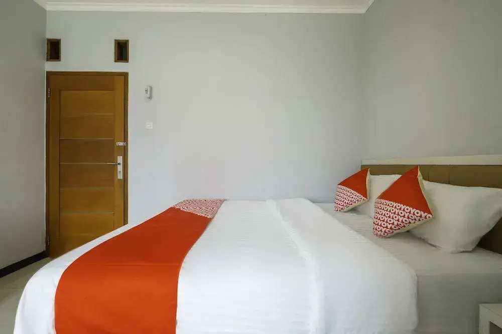 The Karins Guesthouse by OYO Rooms