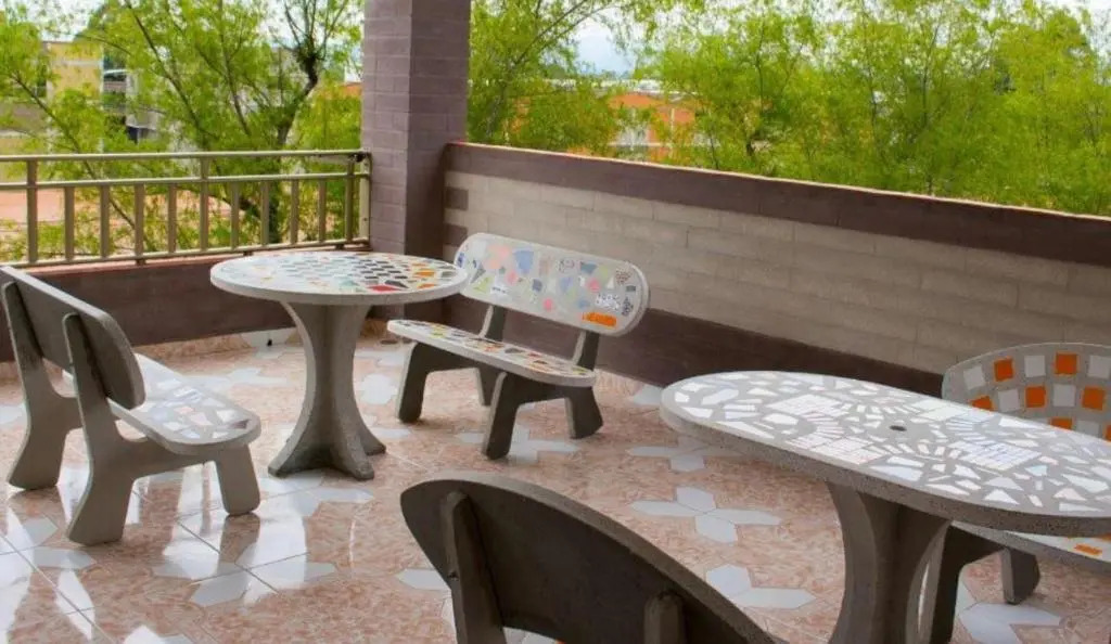 Hollywood Paradise Hotel