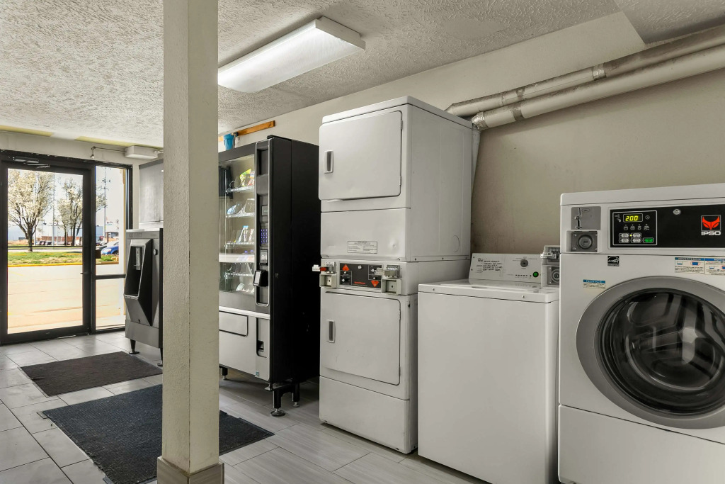 Americas Best Value Inn - Lincoln