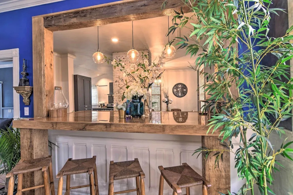 Vicksburg Home w/3 Porches, Walk to Downtown