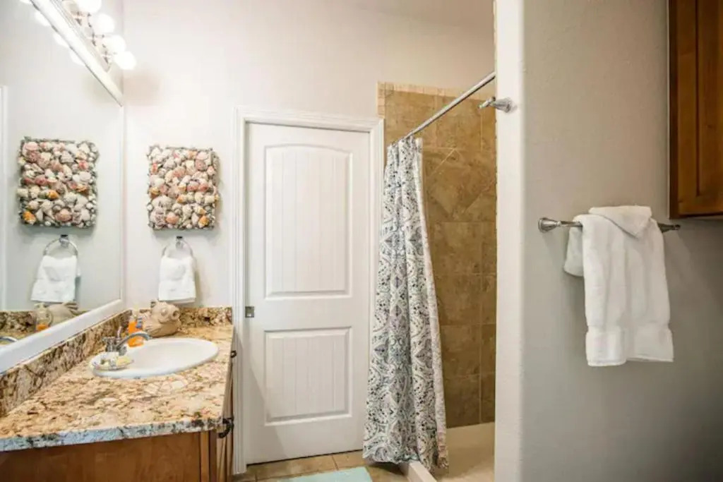 11 Bed Home W/ Pool & Hot tub Steps To Beach Sleeps 16