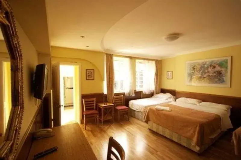 Camelot House Hotel