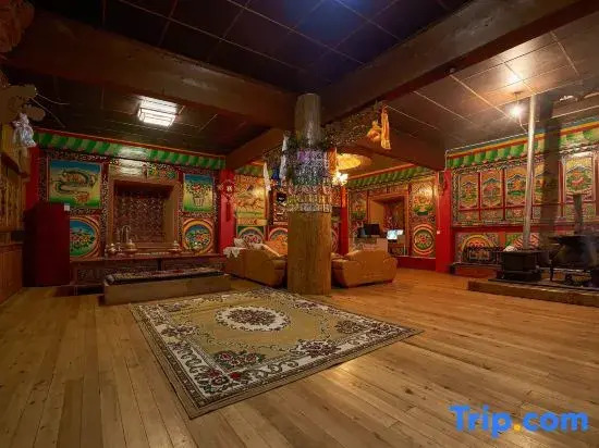 Shangri-La Pond Pine Forest Card Homestay