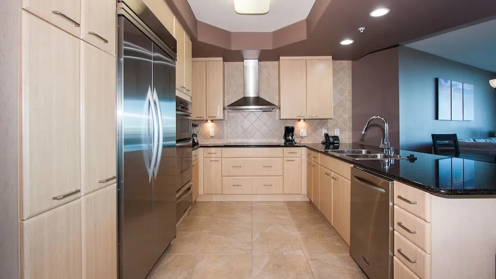 Three Bedroom Condo With Panoramic Views - Unit Crc0704