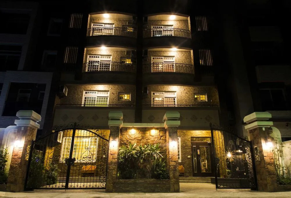 Holby No.8 Elevator Homestay
