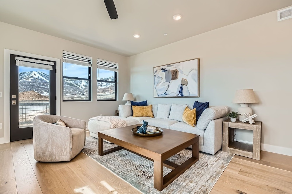 Pet Friendly! Winston's Lodge At Helling 203 3 Bedroom Condo