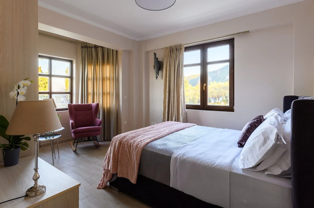Villa Filoxenia - by the sea - up to 12 guests