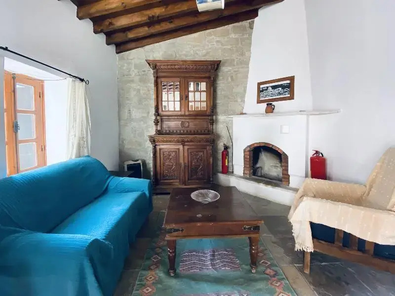 Cyprus Villages - Hotel & Restaurant - Central Location - Bed & Breakfast With Access To Pool And Stunning Views