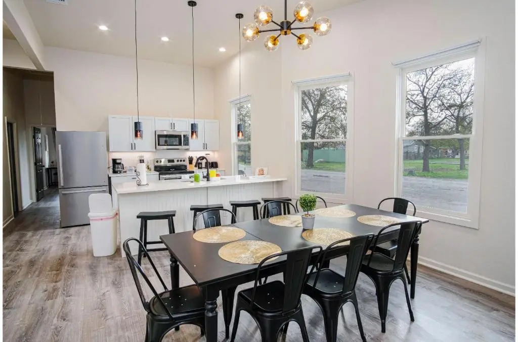 Magnificent 4BR Near Famous Riverwalk and Downtown