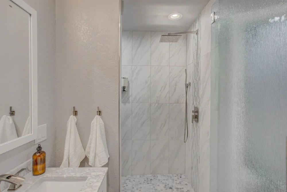 Verdant Oasisluxury, Traveler's Home W/hottub!