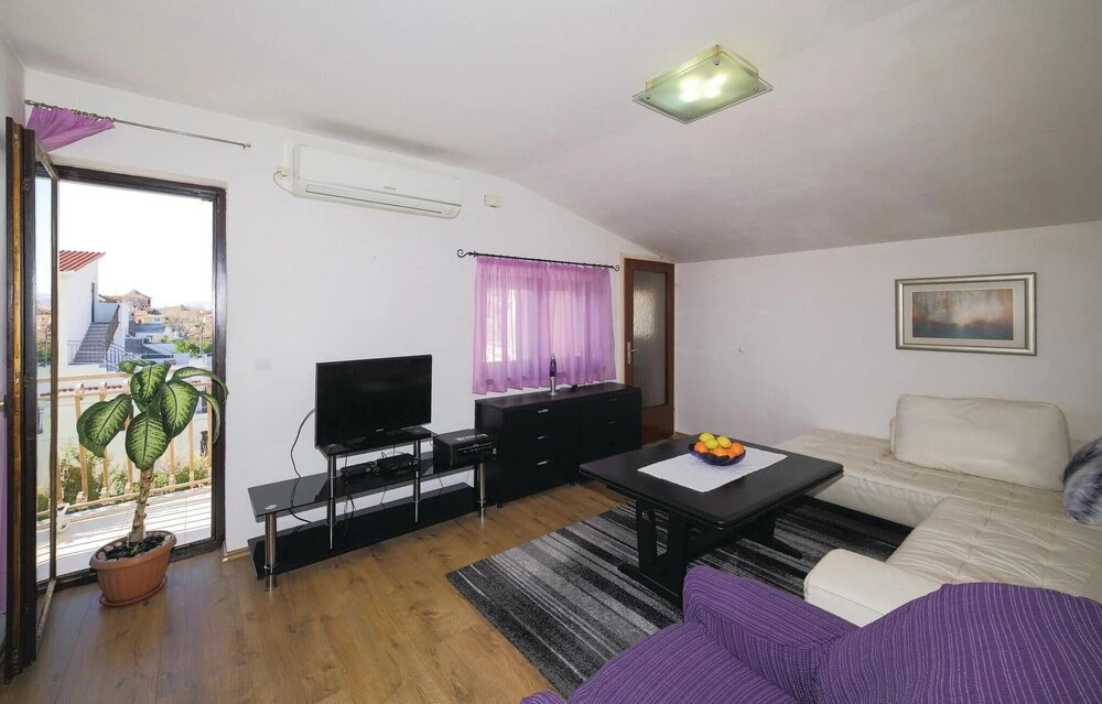 Awesome Home in Kastel Kambelovac With Wifi and 3 Bedrooms