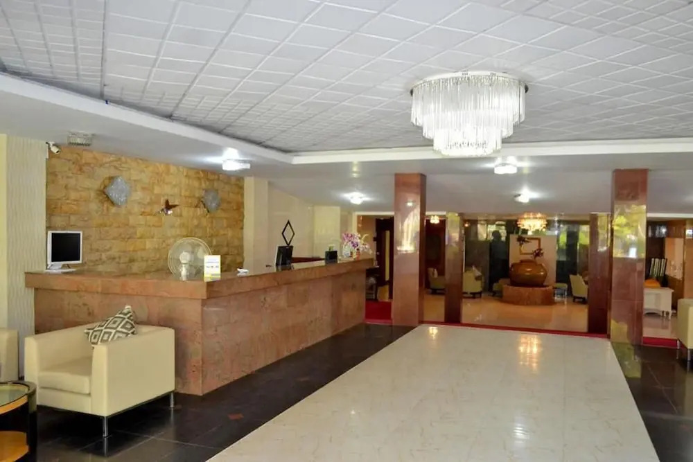 KYNROCK Airport Hotel