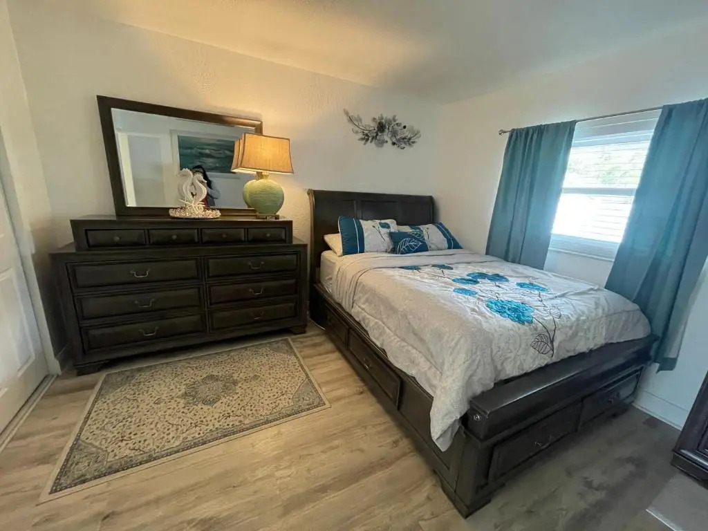 Bright and Beachy 2Bed 1Bath Home - Unit 210