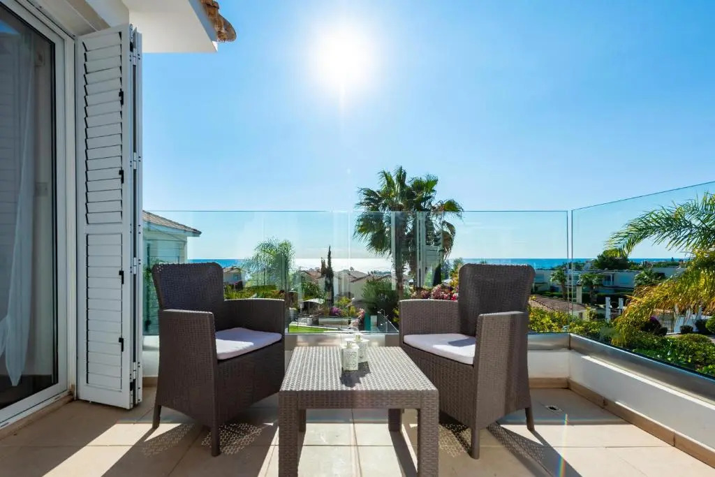 Villa Laguna Sunrise by Ezoria Villas