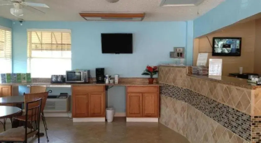 DELUXE INN augusta