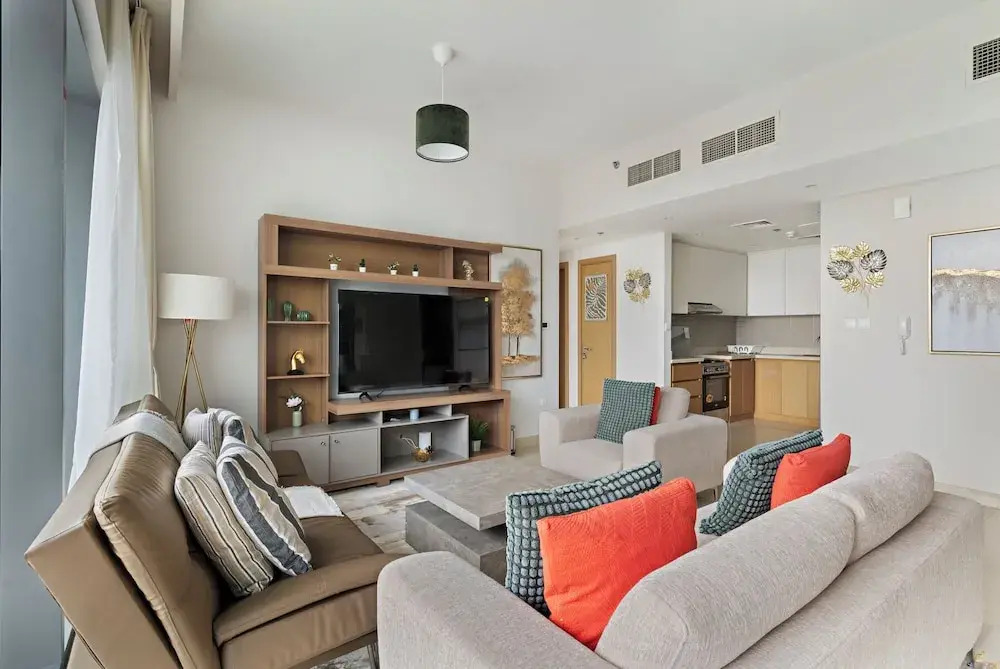 Elegant Creekside 1BR with Panoramic Views