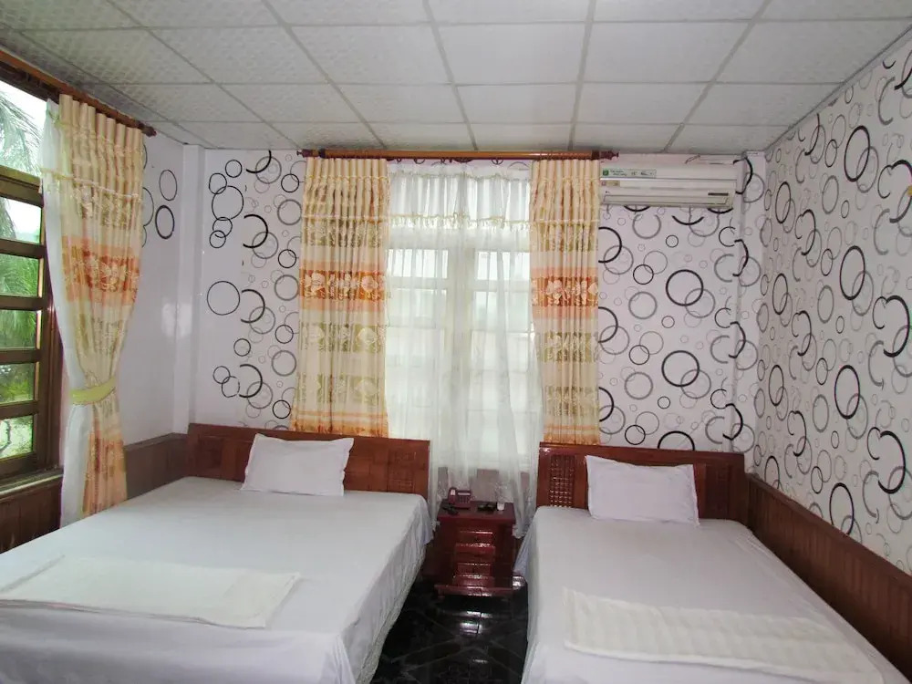 Huong Tra Hotel