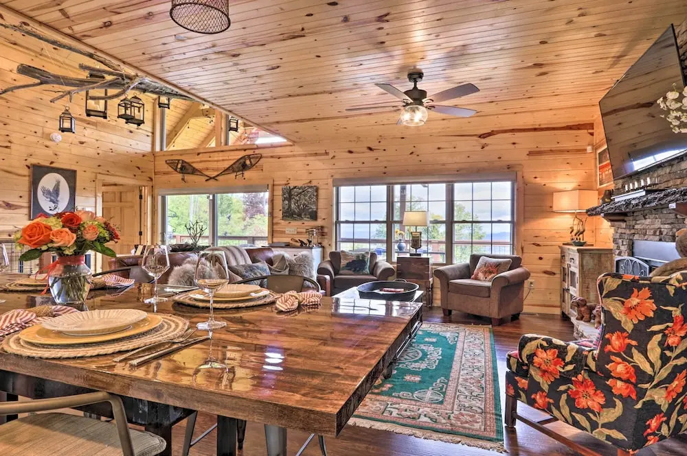 Woodsy Retreat w/ Fire Pit & Resort Amenities