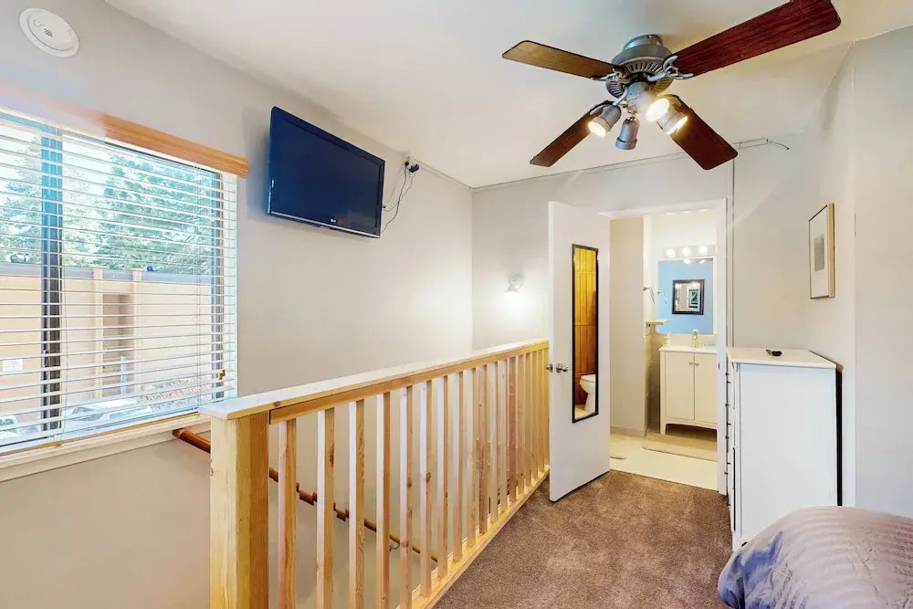 1BR Townhome w/ Spa Access Near Trails