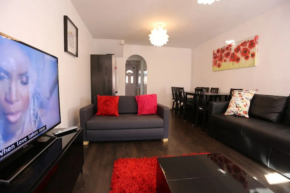 Beautiful 3 Beds House - Thamesmead