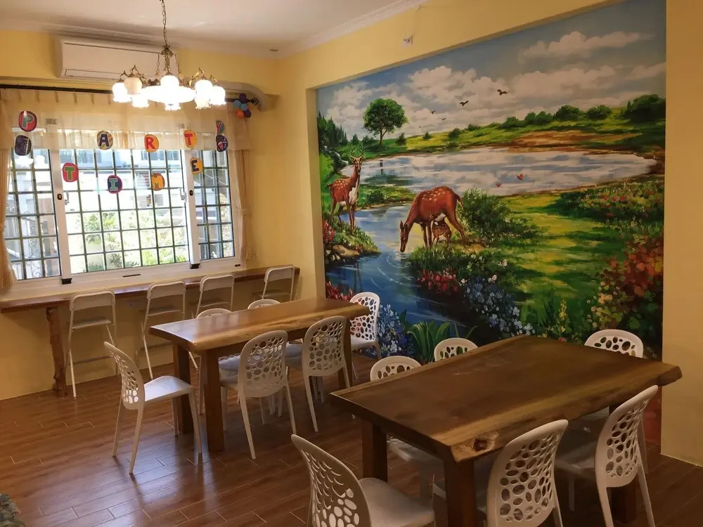 Holby No.8 Elevator Homestay