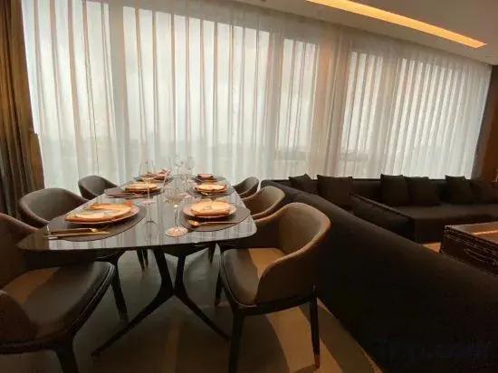 Grand Emporium Rezen ESA Apartment