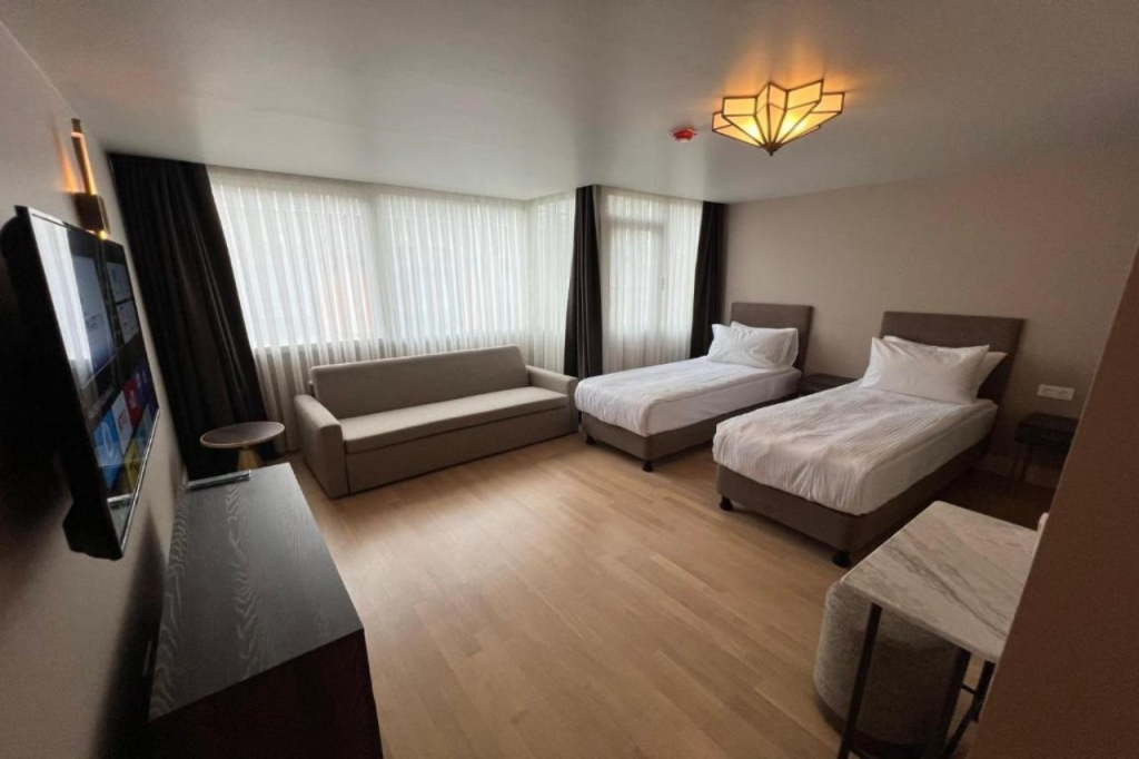 Weingart Suites Hotel
